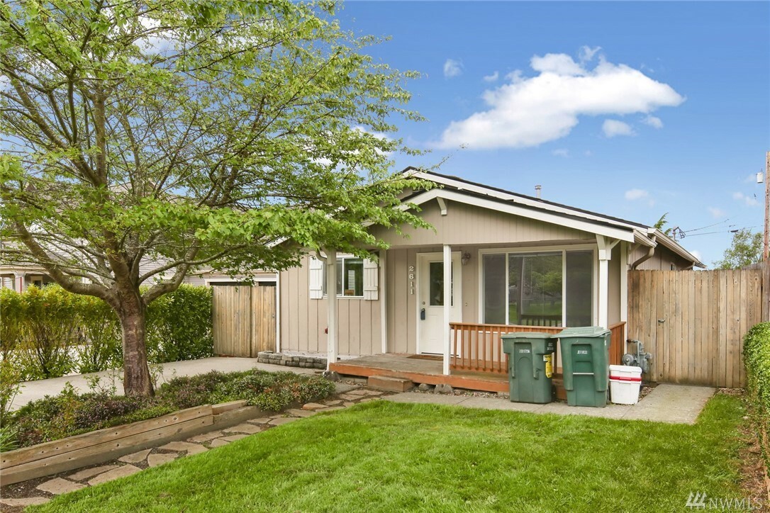 Property Photo:  2611 Xenia St  WA 98226 