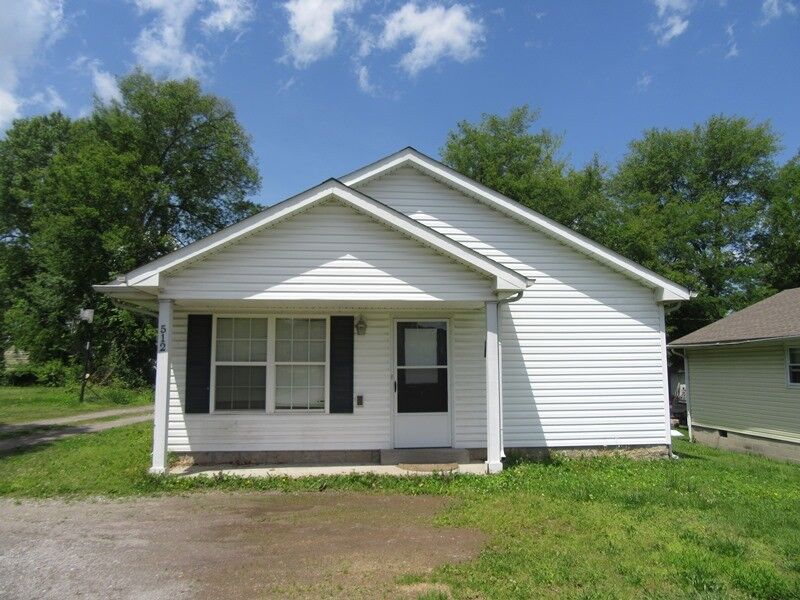 Property Photo:  512 Martin St  TN 37040 