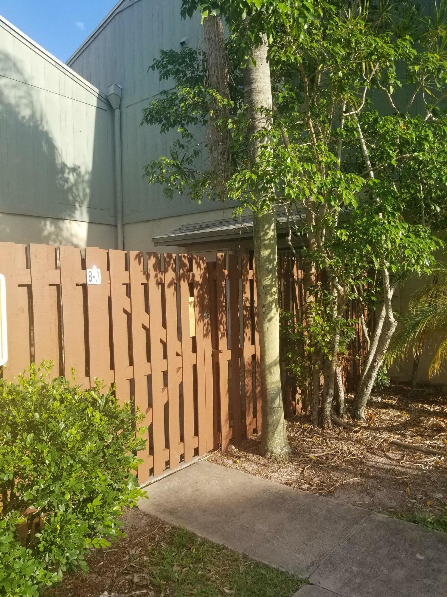 Property Photo:  8 Crossings Circle B  FL 33435 