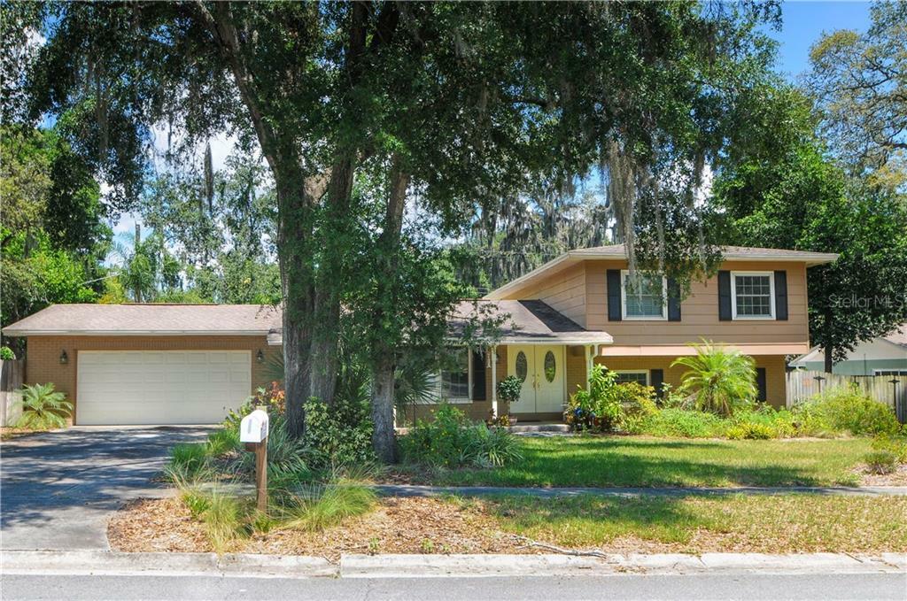 Property Photo: 2309 Green Lawn Street FL 33511