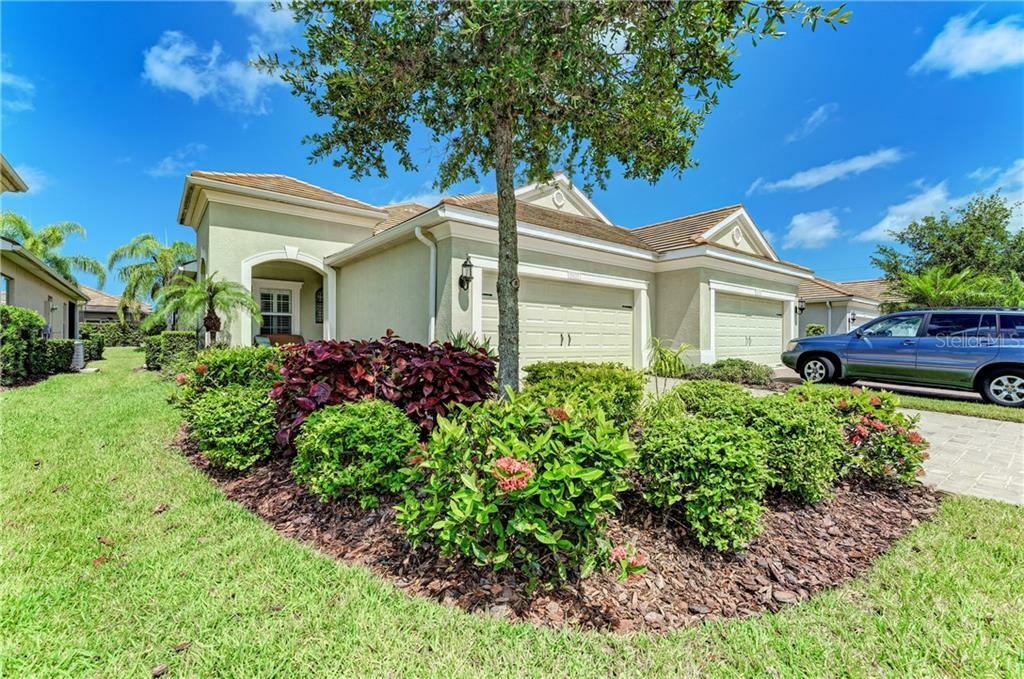 Property Photo:  5035 Maymont Park Circle  FL 34203 