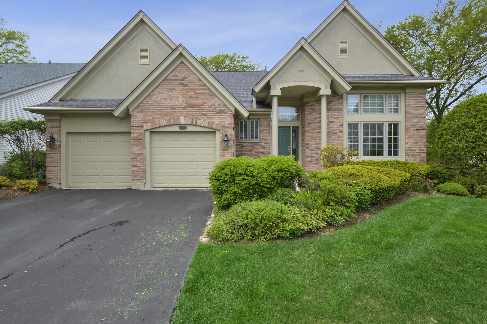Property Photo: 2724 Sunflower Court IL 60026