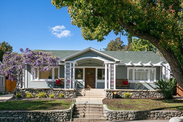 Property Photo: 933 E Elizabeth Street CA 91104