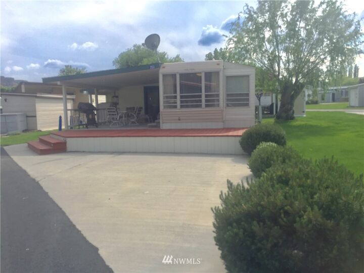 Property Photo: 8818 Crescent Bar Road NW 203 WA 98848