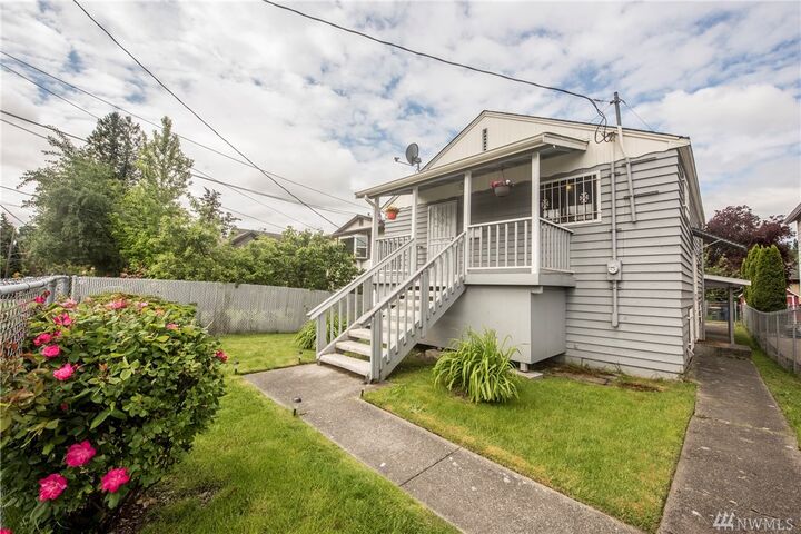 Property Photo:  4417  39th Avenue S  WA 98118 