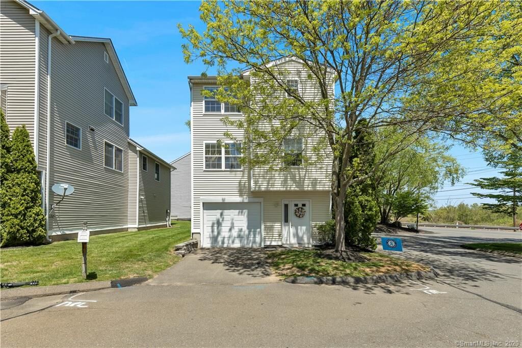 Property Photo:  2390 State Street L19f  CT 06517 