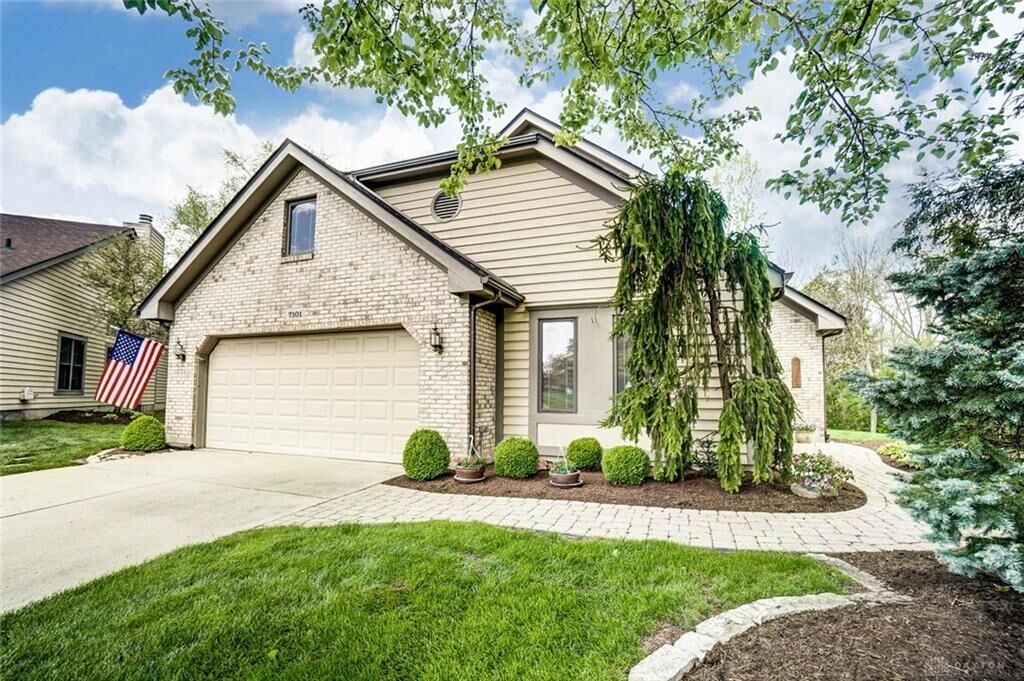 Property Photo: 7101 Hartcrest Lane OH 45459