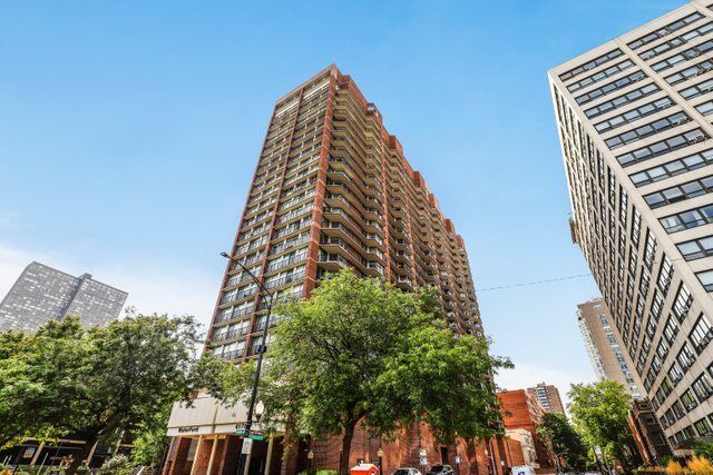 Property Photo:  4170 N Marine Drive 4L  IL 60613 