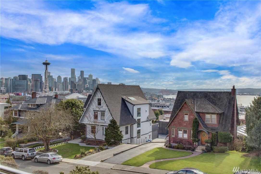 Property Photo:  334 W Kinnear Place  WA 98119 