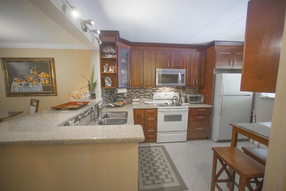 Property Photo:  2915 SW 22nd Avenue 2070  FL 33445 