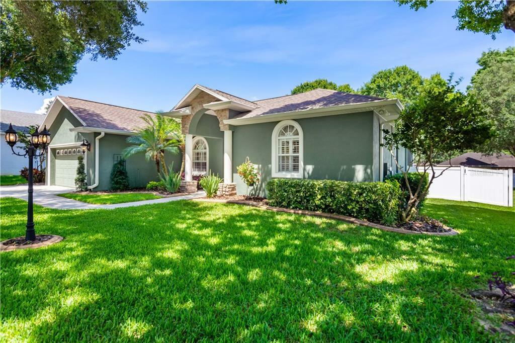 Property Photo:  4006 Valrico Grove Drive  FL 33594 