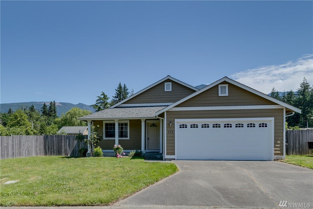 Property Photo:  242  17th Street  WA 98251 