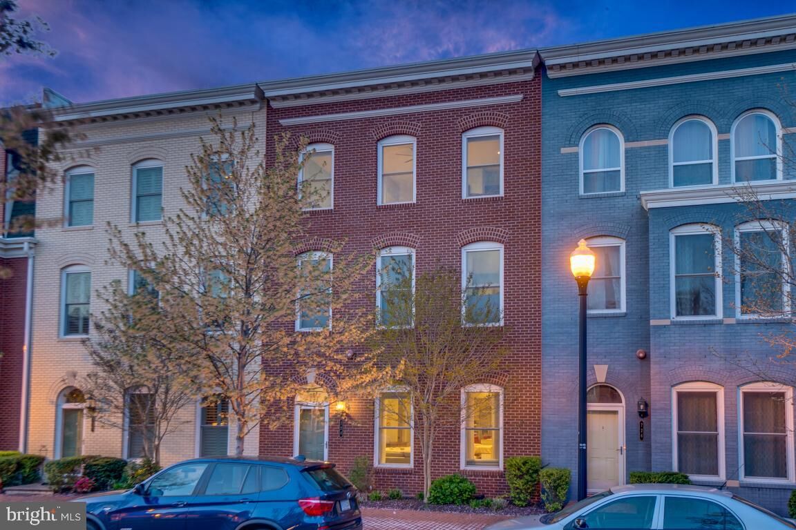 Property Photo: 724 E Custis Avenue VA 22301