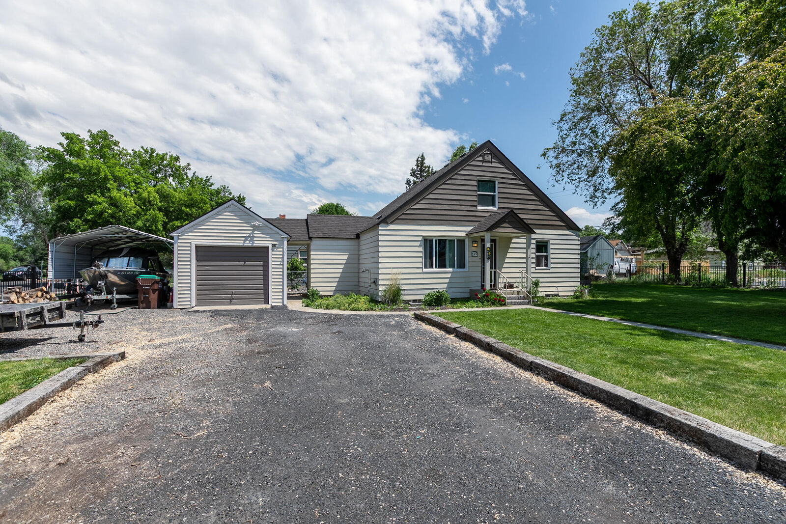 Property Photo: 370 NE Garner Street OR 97754