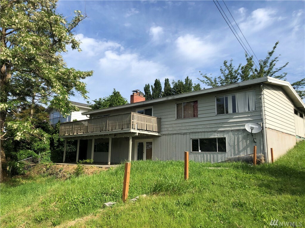 Property Photo:  341 E 29th St  WA 98310 