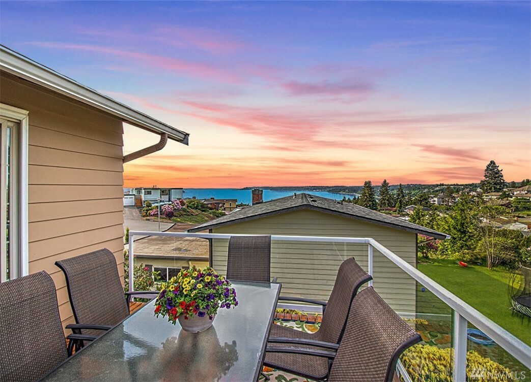 Property Photo: 30002 2nd Avenue SW WA 98023