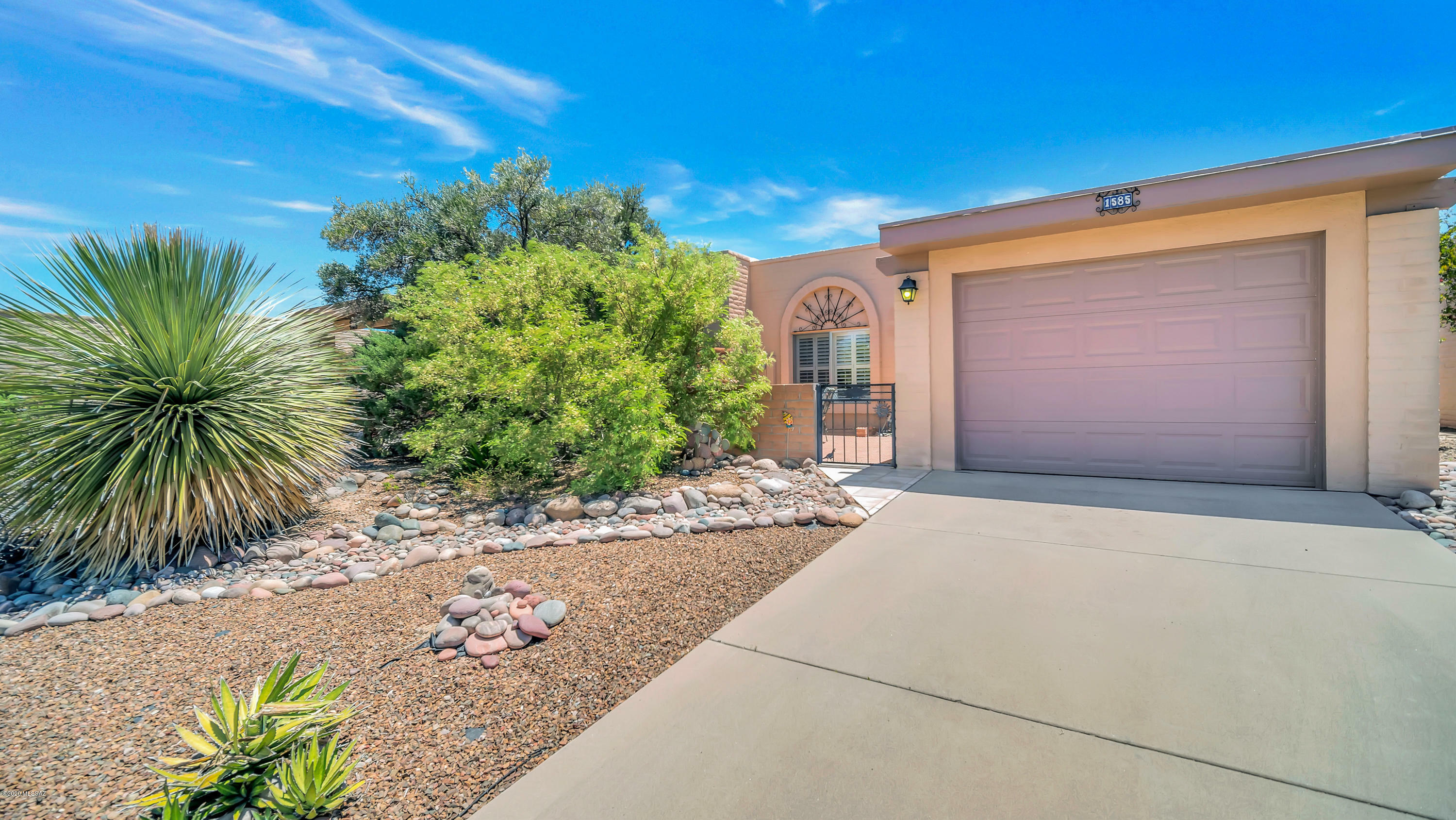 Property Photo:  1585 W Placita Travis  AZ 85622 