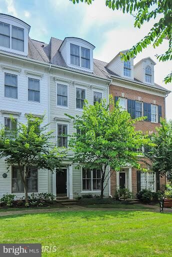 Property Photo: 426 S Fayette Street S VA 22314