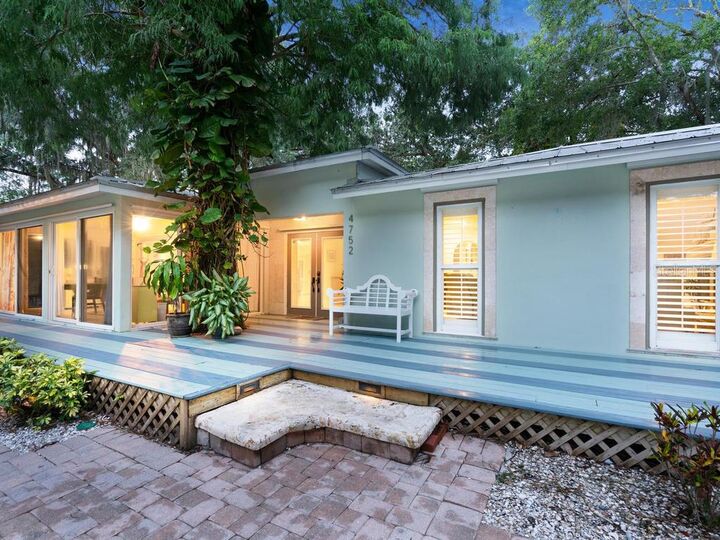 Property Photo: 4752 Huntley Lane FL 34232