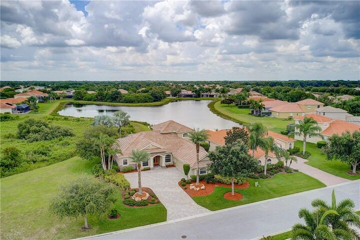 Property Photo: 215 Dove Trail FL 34212