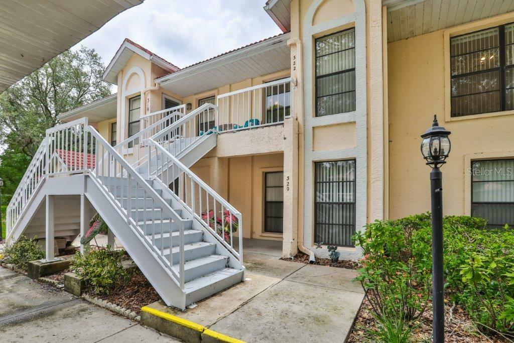 Property Photo:  322 Knottwood Court  FL 33573 