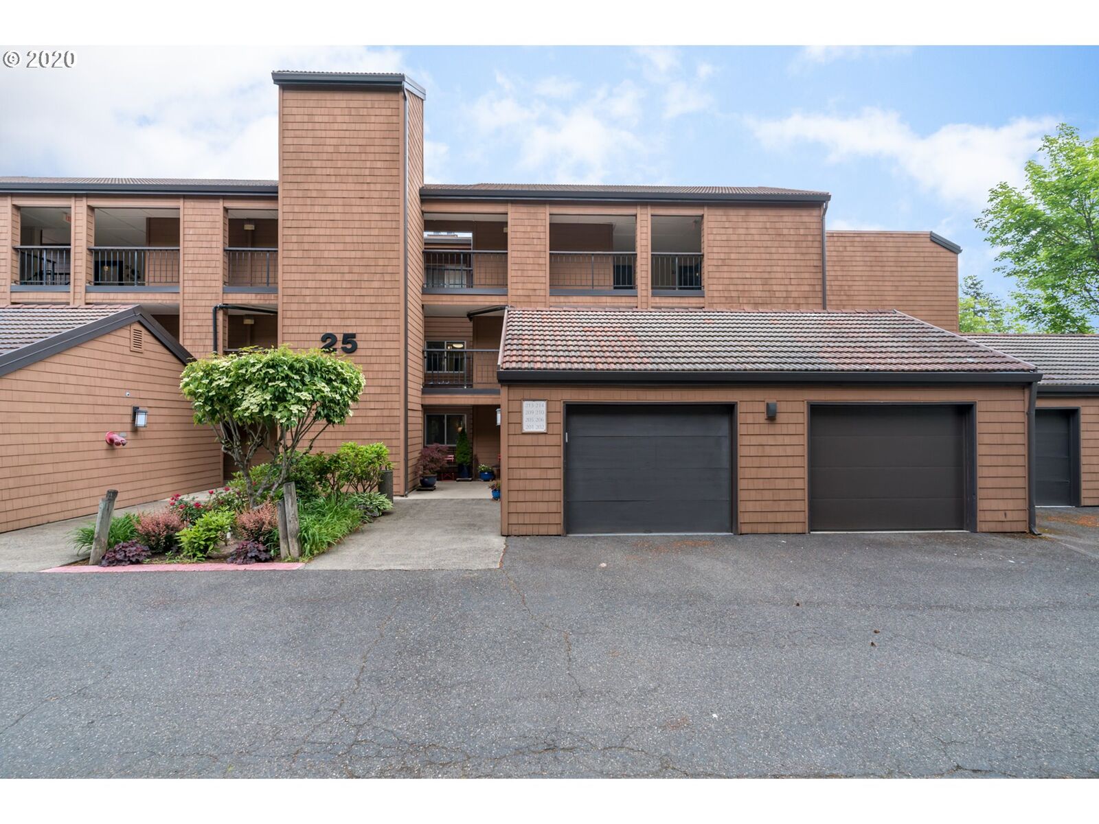 Property Photo: 209 Oswego Smt OR 97035