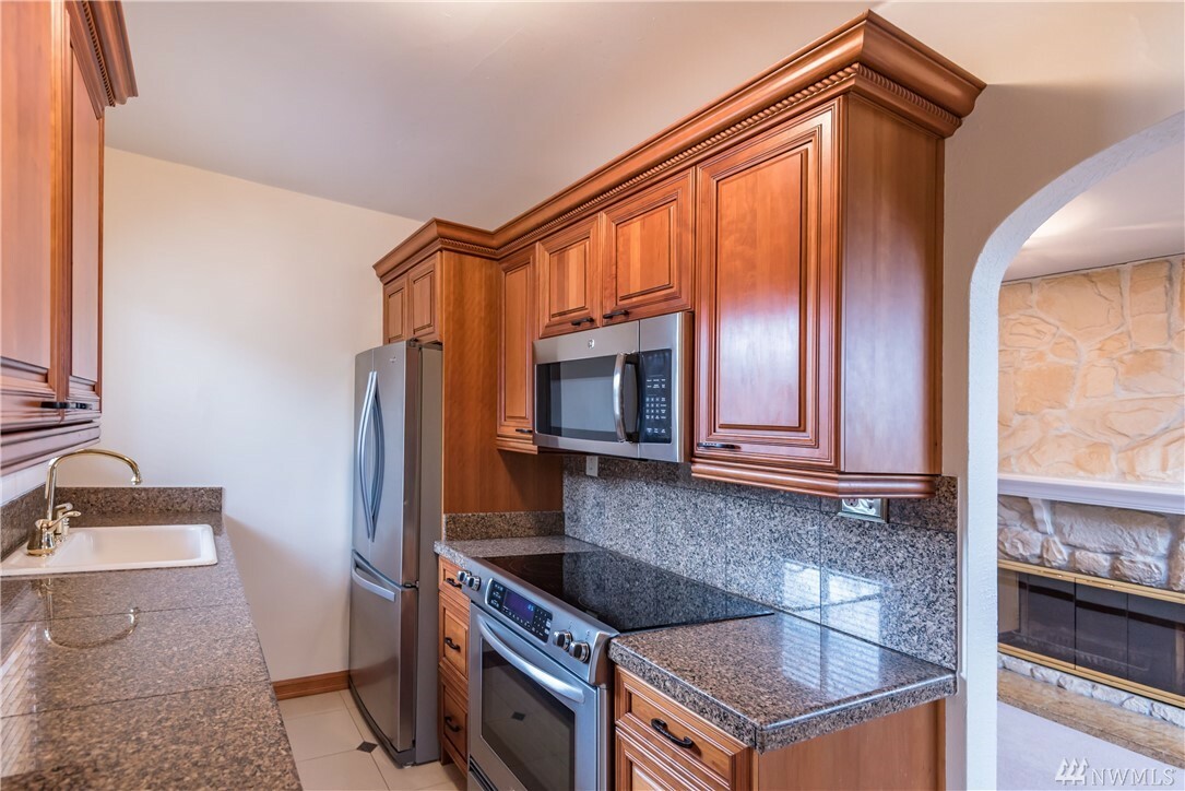 Property Photo: 2348 Alki Ave SW 203 WA 98116