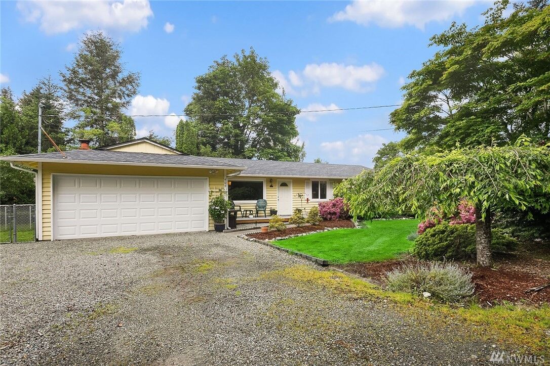Property Photo:  409  Pickett Avenue NE  WA 98045 