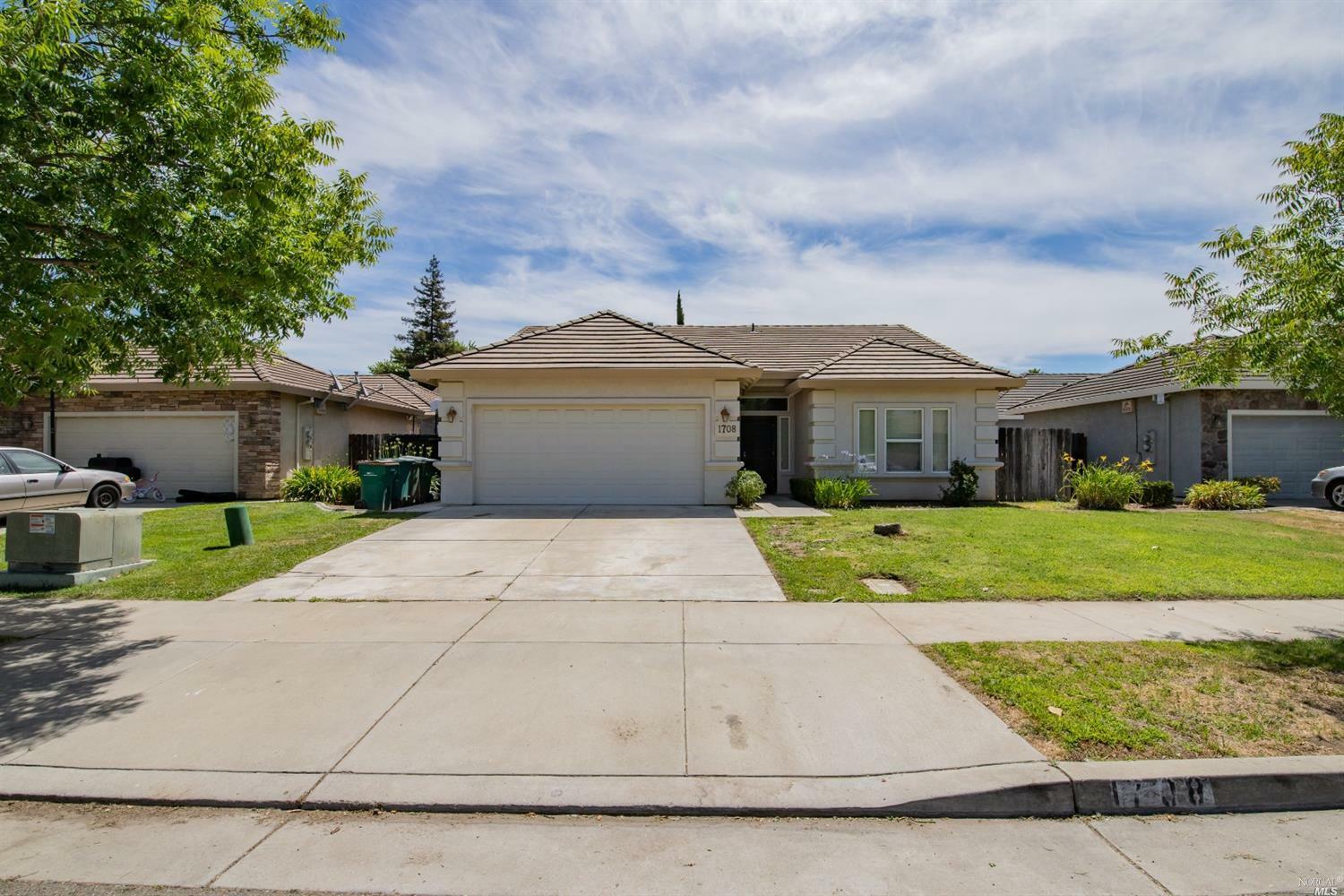 Property Photo:  1708 Cherrywood Way  CA 95240 