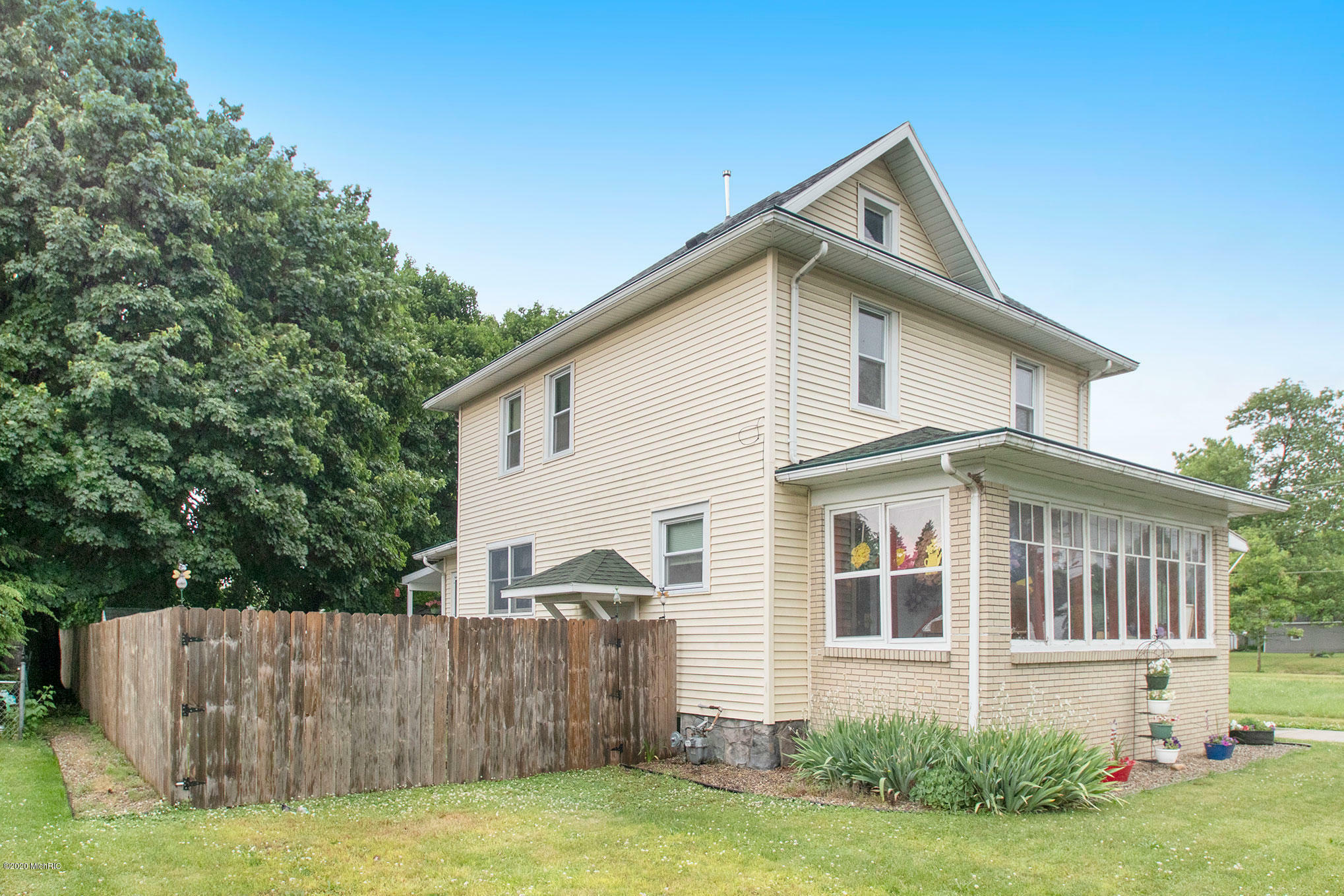 Property Photo:  603 W West Street  MI 49091 