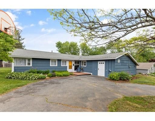 Property Photo:  11 Wellesley Road  MA 01915 