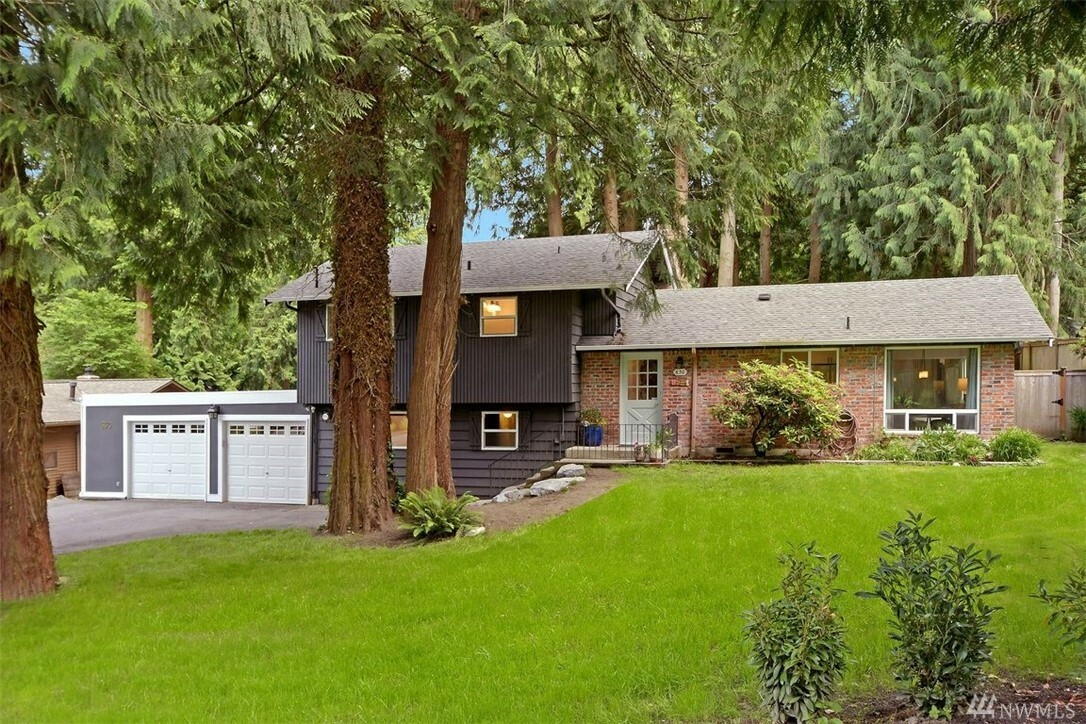 Property Photo:  630 Mountainside Dr SW  WA 98027 