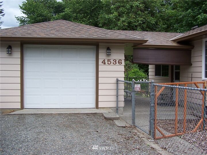 Property Photo:  4536  332 Avenue SE  WA 98024 