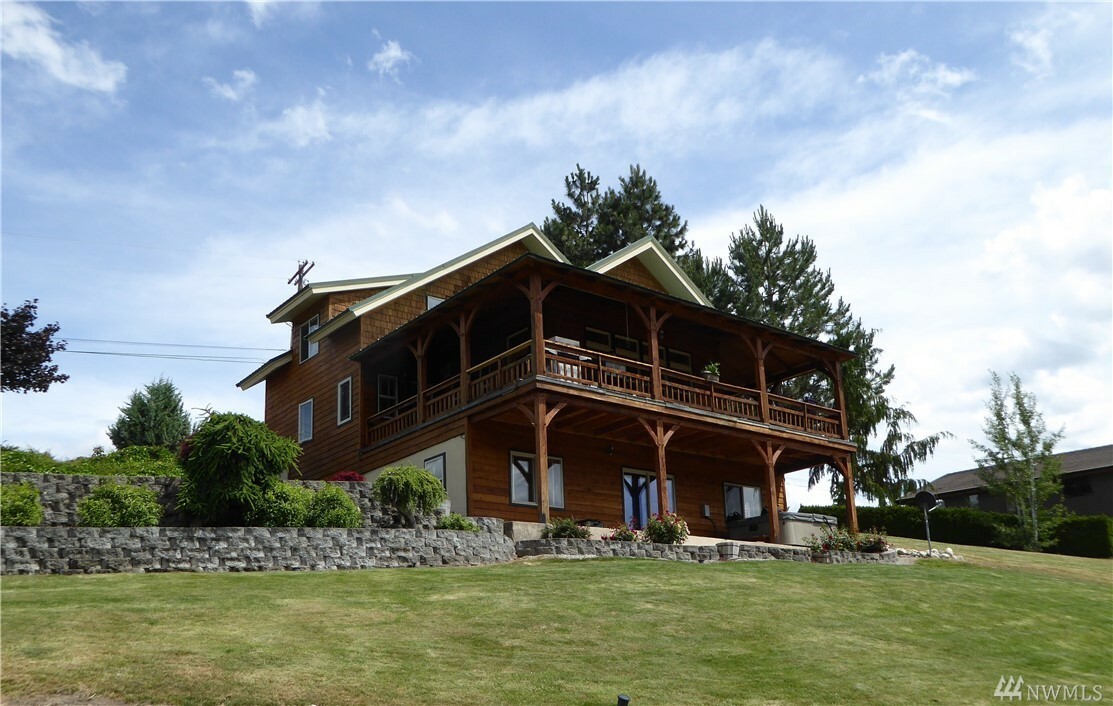 Property Photo:  300 Loop Ave  WA 98831 