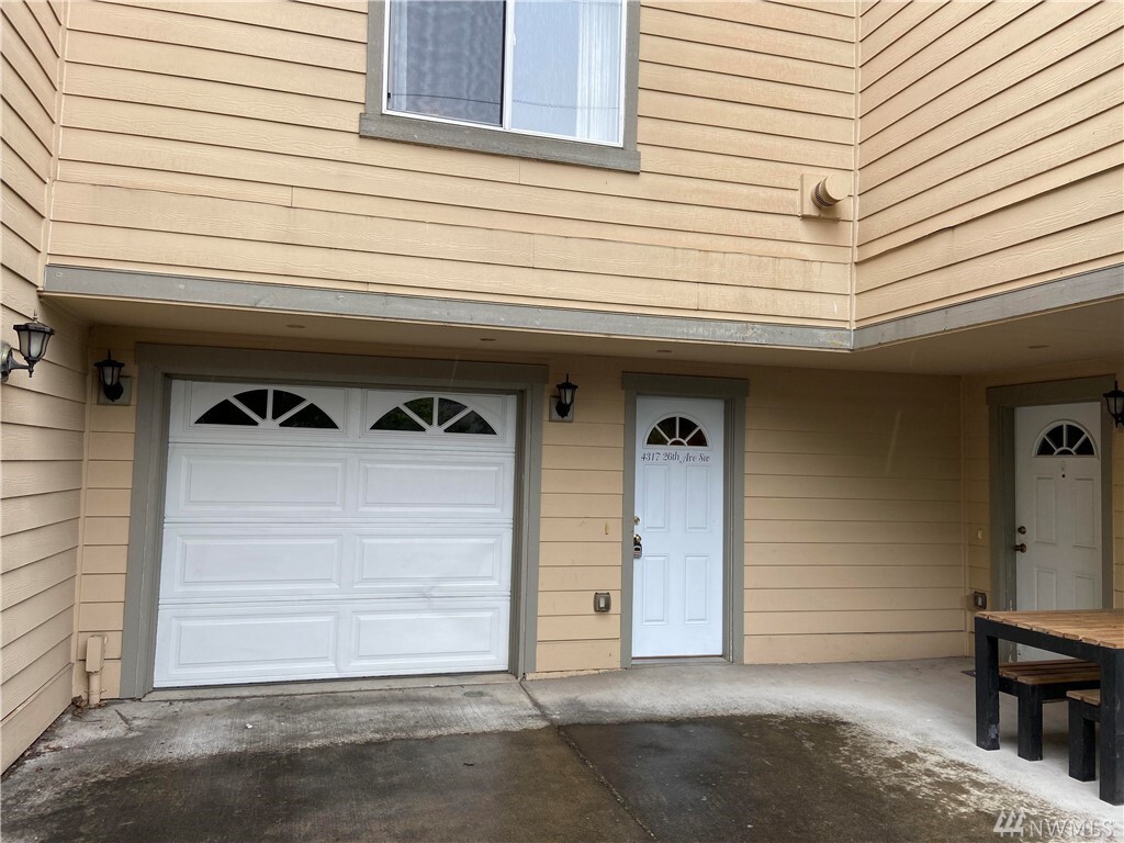 Property Photo: 4317 26th Avenue SW B WA 98106