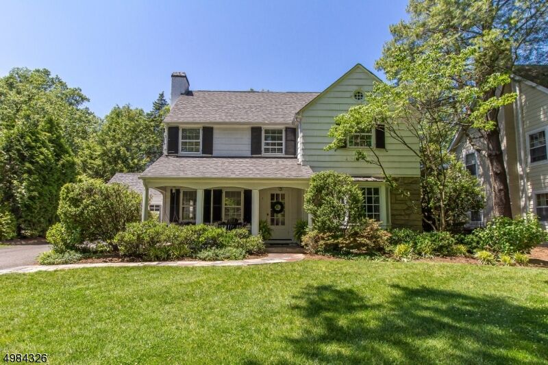 Property Photo:  5 Bennett Pl  NJ 07090 
