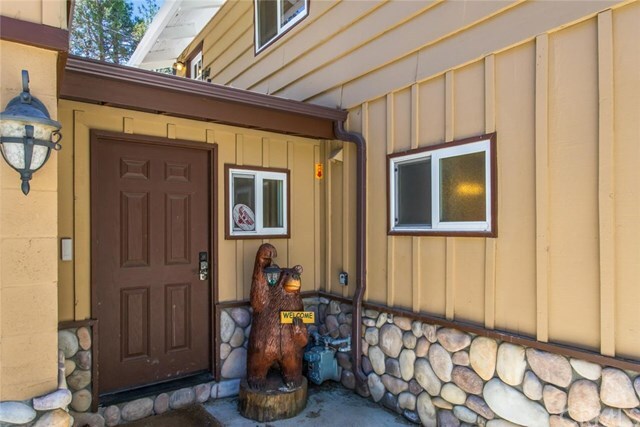 Property Photo: 469 Catalina Road CA 92315
