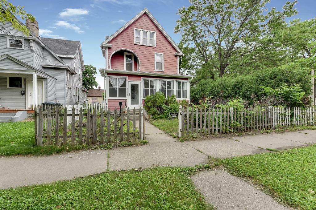Property Photo:  529 4th Avenue SE  MN 55414 