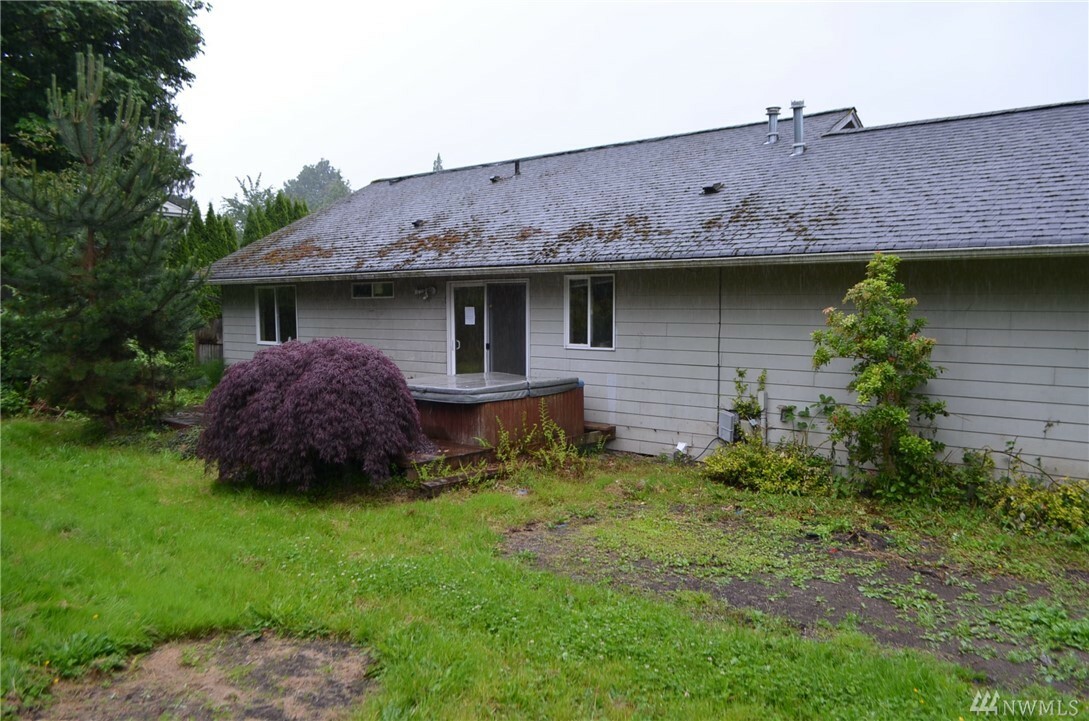 Property Photo:  515 38th St  WA 98229 