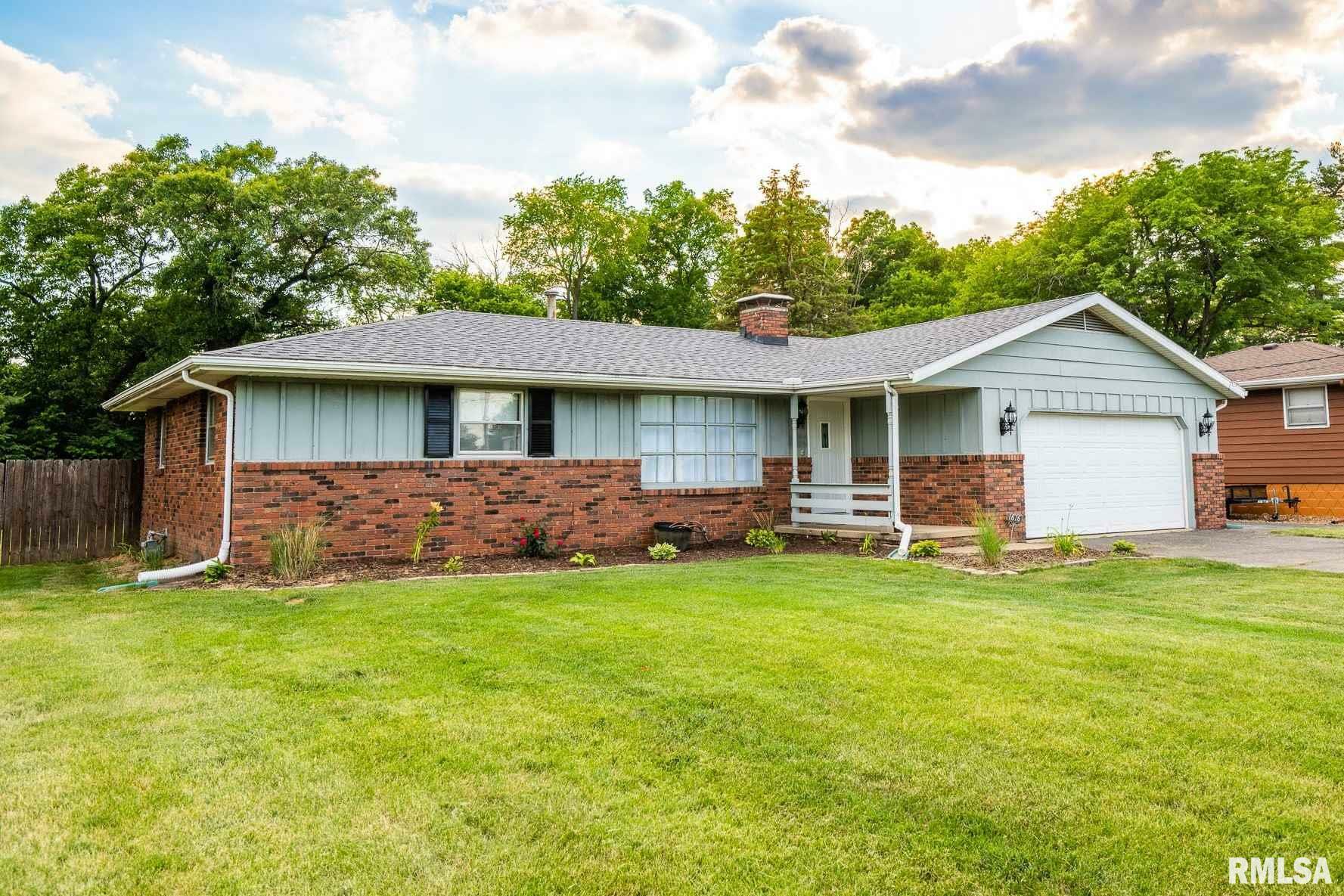 Property Photo:  1616 Springfield  IL 61611 