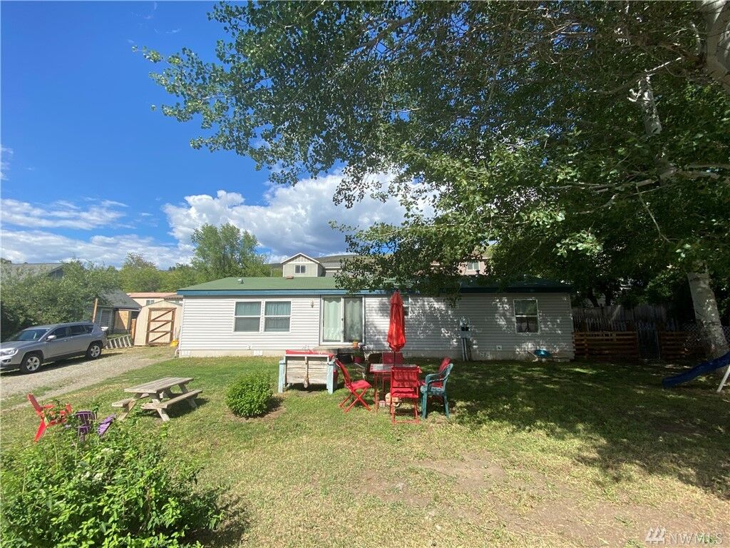 Property Photo: 814 Main Street WA 98862