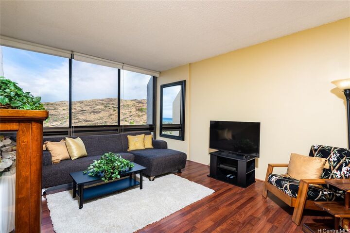 511 Hahaione Street 1/20B  Honolulu HI 96825 photo