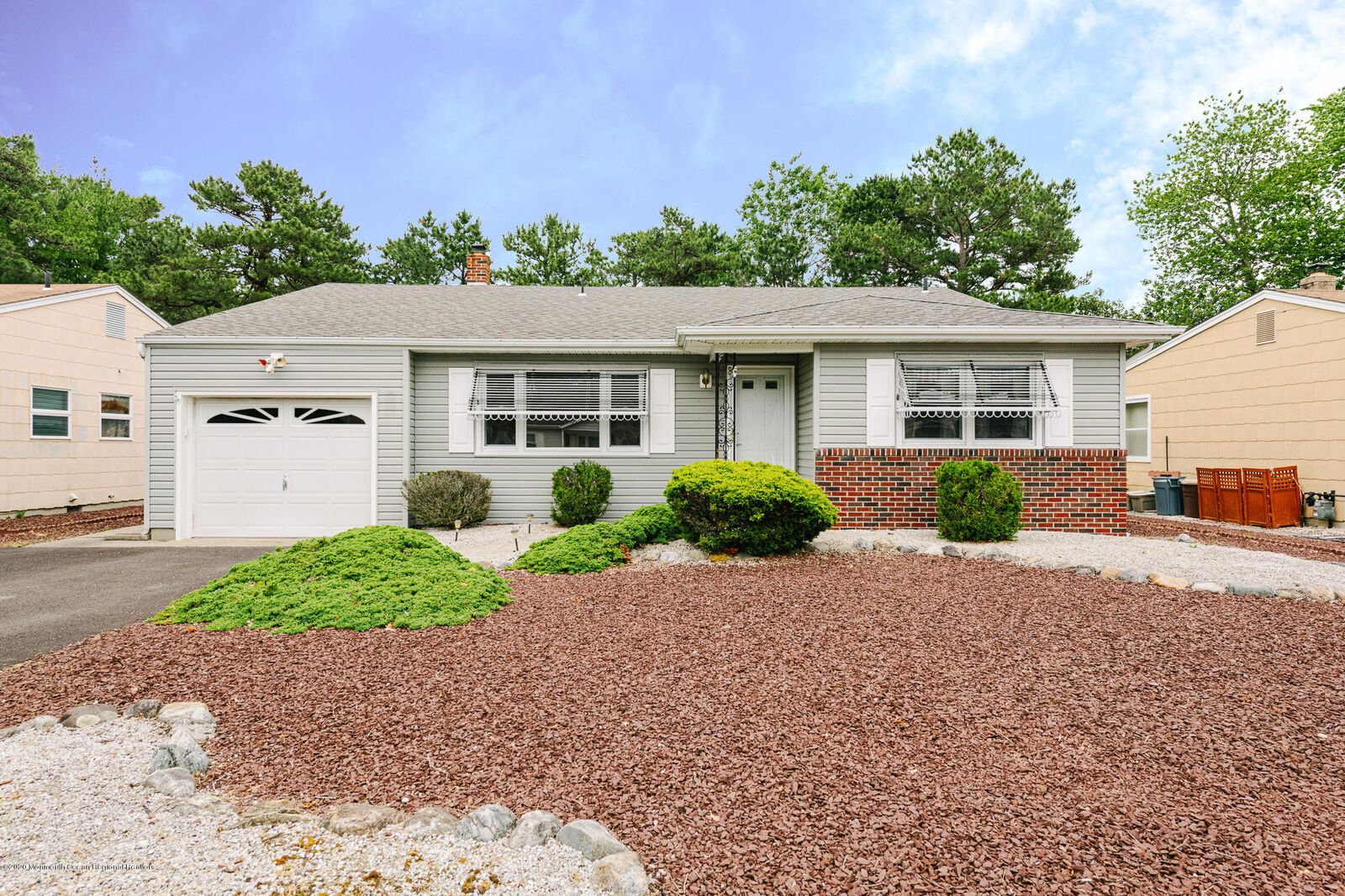 Property Photo:  6 Zeeland Drive  NJ 08757 