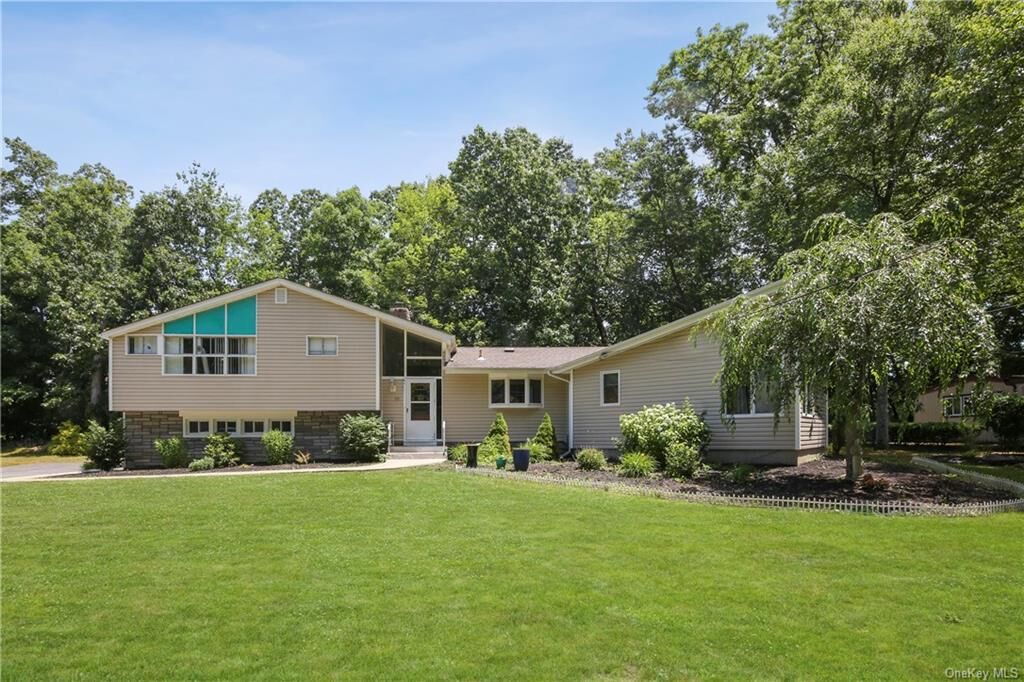 Property Photo:  10 Frank Street  NY 10956 