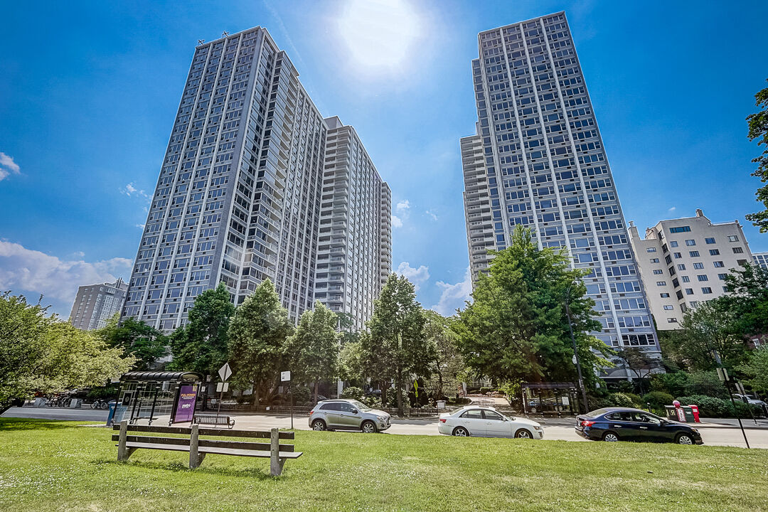 Property Photo: 4250 N Marine Drive 1327 IL 60613