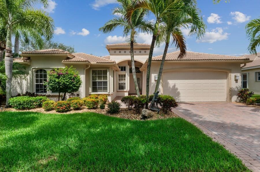 Property Photo:  7902 Ferndale Bend Drive  FL 33467 