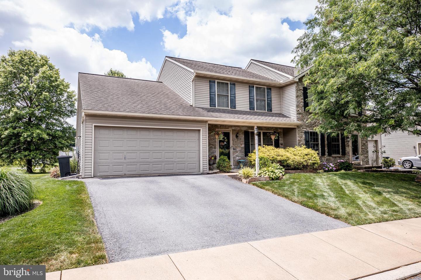 Property Photo: 137 Wynberry Drive PA 17522
