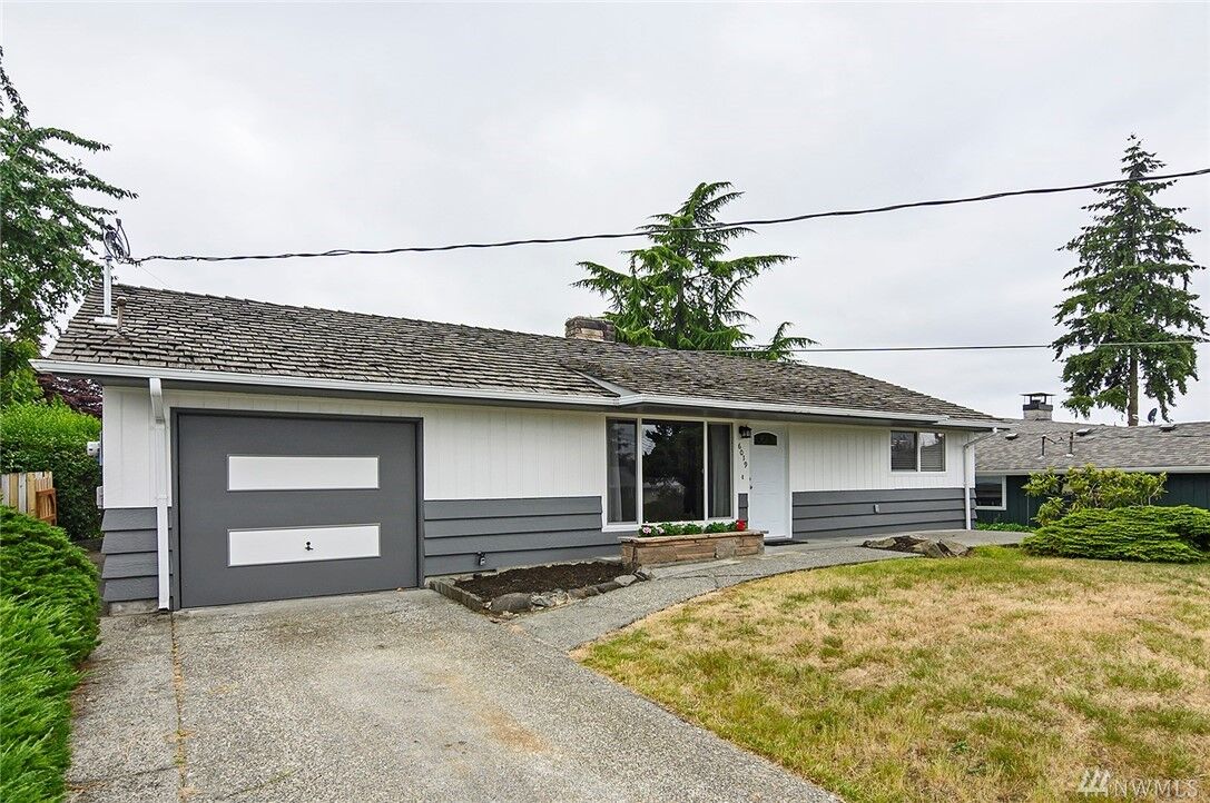 Property Photo:  6019 S 118th Place  WA 98178 
