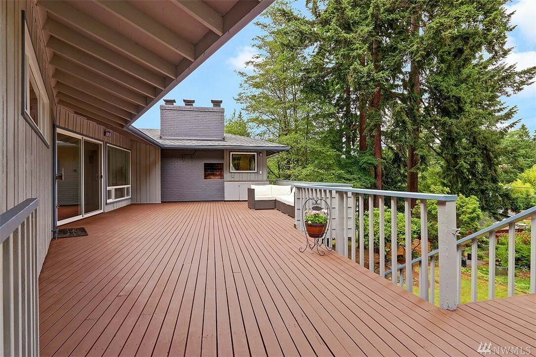 Property Photo:  9811 243rd Place SW  WA 98020 