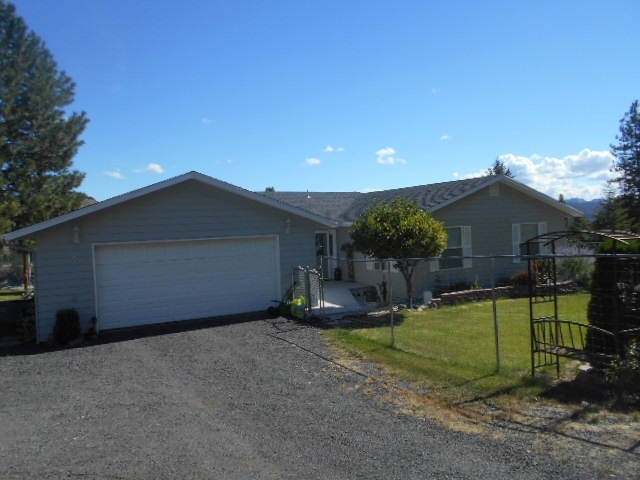 Property Photo:  43326 N Quill N Dr  WA 99122 